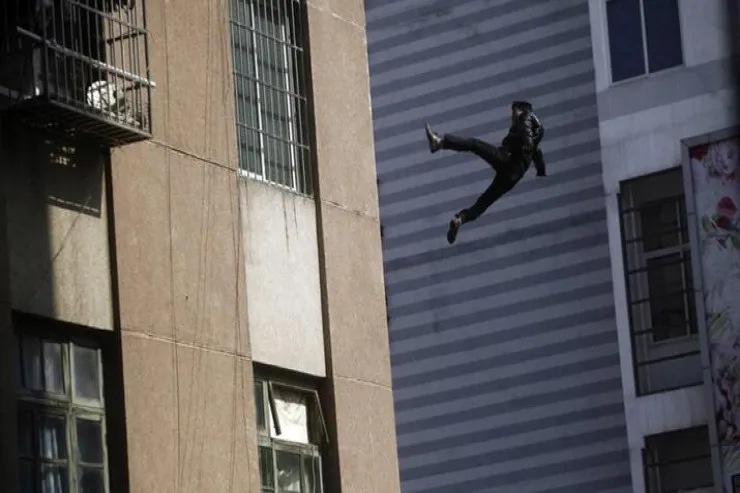 Bakıda DƏHŞƏT:  Kirayəçi 18-ci mərtəbədən yıxılıb öldü