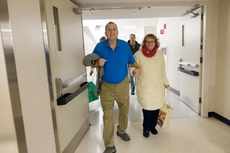 Donuz böyrəyi köçürülmüş amerikalı rekorda imza atdı 