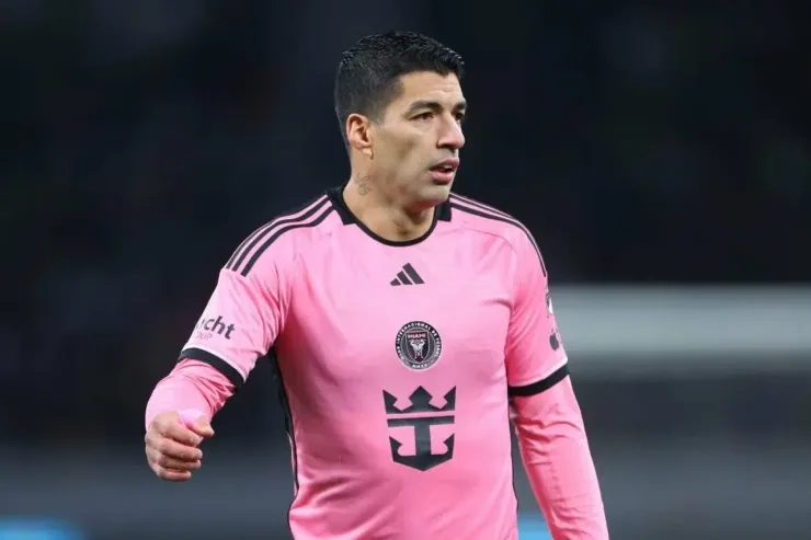 Suares yenidən cəzalandırıldı