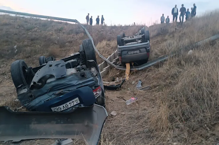 Tovuzda avtomobillər toqquşub körpüdən aşdı 