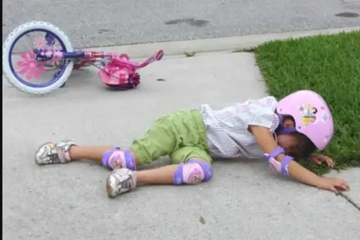 Gəncədə azyaşlı velosipeddən yıxılıb öldü 