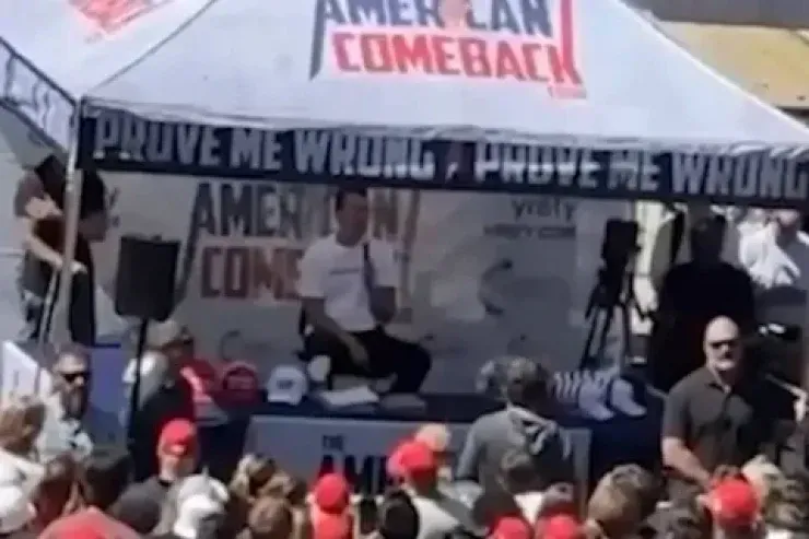 Amerikalı siyasi fəal Çarli Kirk güllələnərək öldürüldü -VİDEO 