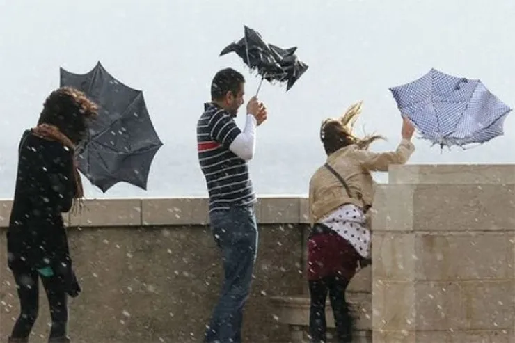 Yağış yağır, güclü külək əsir  - GÜNÜN HAVASI