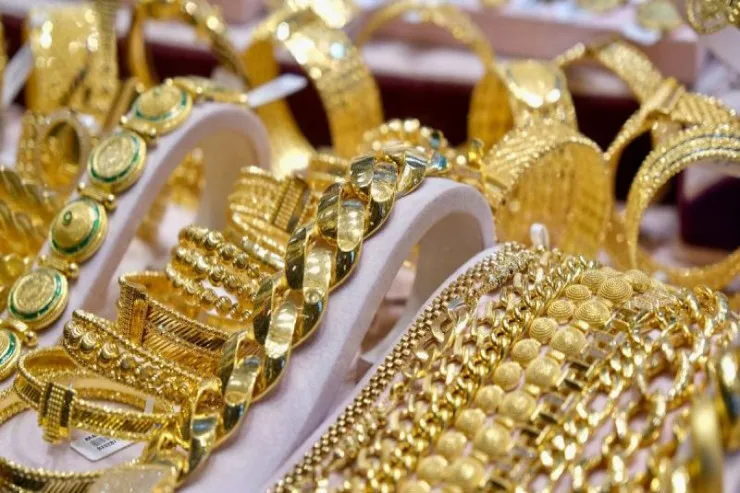 Evdən 9 minlik qızıl,  marketdən 8 min manat  oğurlandı