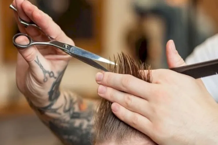 Azərbaycanlı bərbər gömrükdə saxlanıldı 