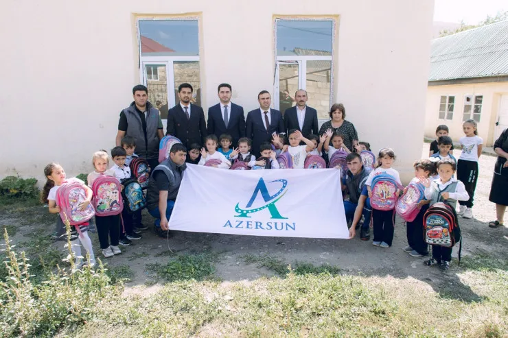 “Azərsun Holdinq” ucqar kənddə yaşayan məktəblilərə dəstək olub