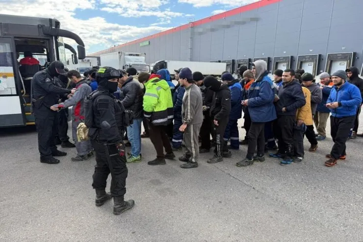 Moskvada 57 miqrant  saxlanıldı