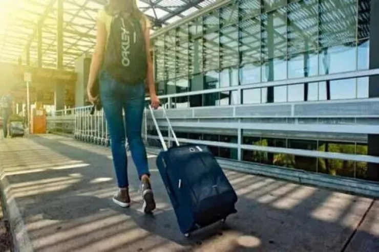 İstanbuldan Bakıya kokain gətirən qadın  aeroporta TUTULDU