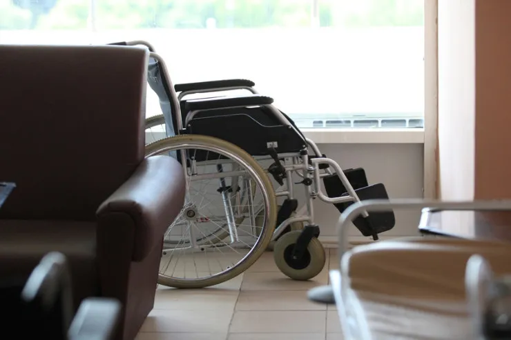 76 yaşlı kişini öldürdü,  əlil arabasındakı arvadını diri-diri yandırdı 