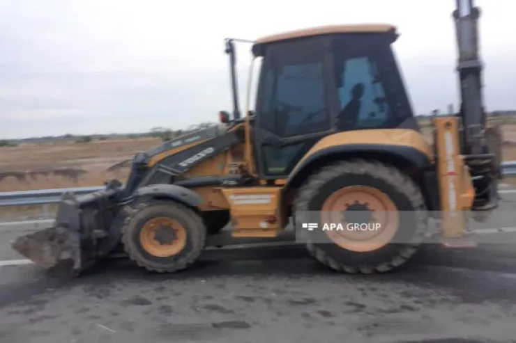 "Hyundai" traktora çırpıldı - Yaralılar var 