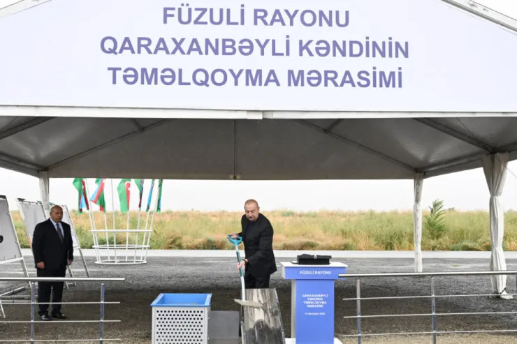 Prezident Füzulidə kəndin təməlini qoydu
