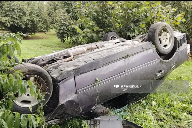 Zaqatalada avtomobili yolun kənarına aşdı-VİDEO 
