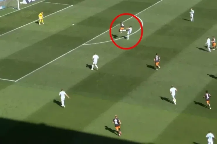 Oyunun 22-ci saniyəsində qırmızı vərəqə:  Bu, liqanın tarixinə  düşdü