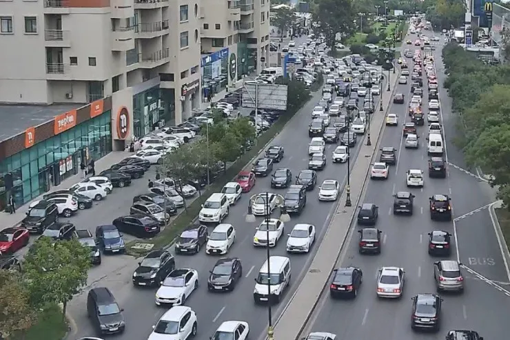 Bakıda tıxac olan  yolların SİYAHISI 