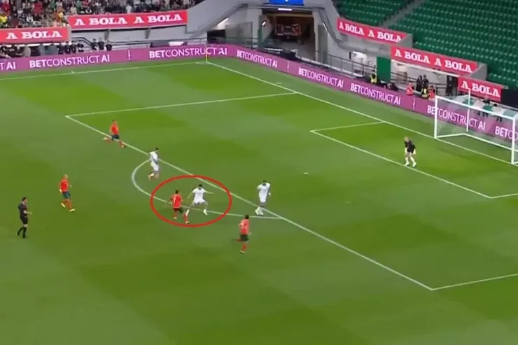 Əfsanəvi Luiş Fiqunun 52 yaşında vurduğu qol  sensasiyaya çevrildi