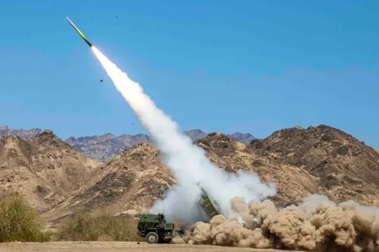 Husilər Təl-Əvivə ballistik raket  zərbəsi endirdi