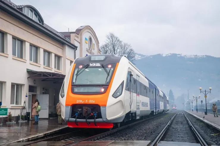 Rusiya Ukraynanın dəmir yolunu vurdu 