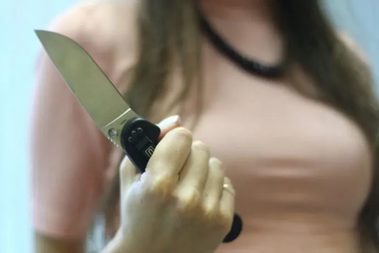 Qadın ərinə görə  qonağı öldürdü 