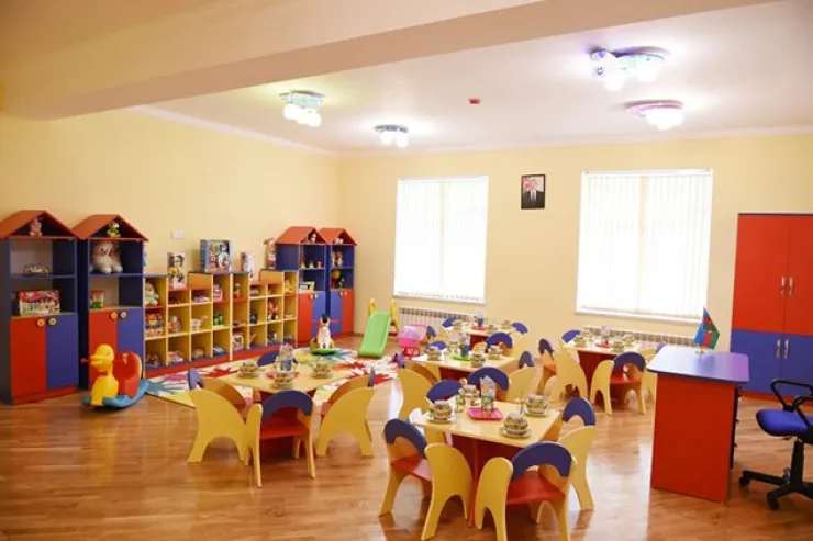 Bakıda uşaq bağçada yaralandı 