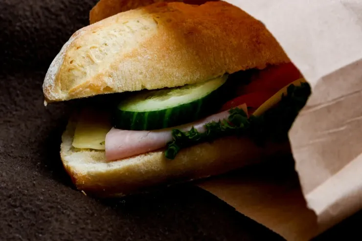 "Kasıb yeməyi”:  Dietoloq səhər yeməyində sendviçi tənqid etdi