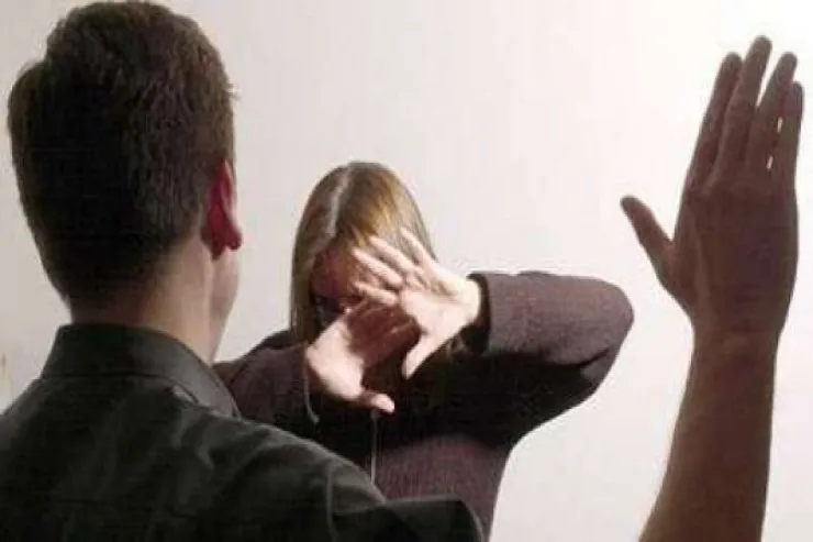 Bakıda müharibə iştirakçısı küçədə sevgilisini döydü 