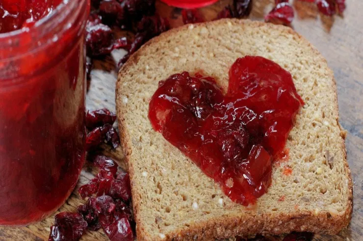 Mürəbbə bankasına nə qoymaq lazımdır ki, kif tutmasın? 