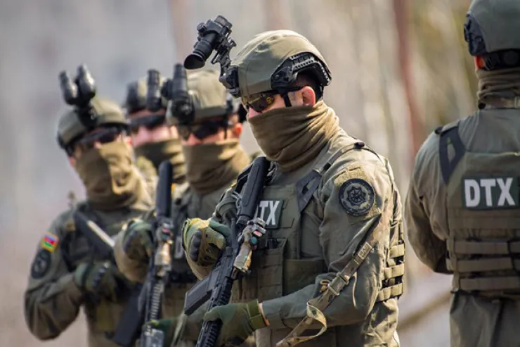 Azərbaycanda basqın edib gömrükçüləri girov  götürmək istəyənlərin məhkəməsi BAŞLADI 