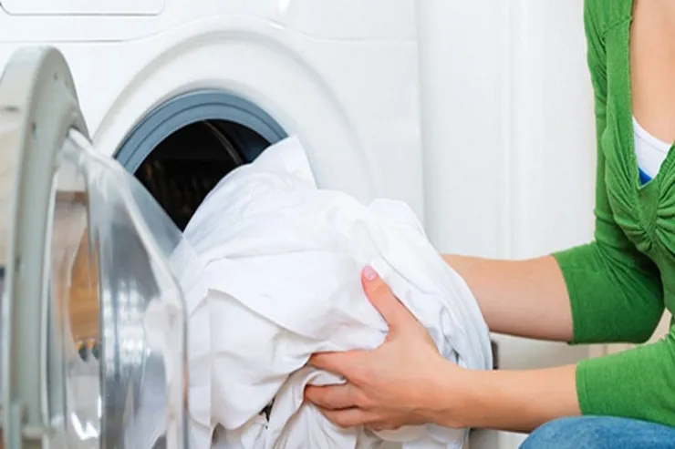 Ağ paltarları evdə necə ağartmaq olar? 