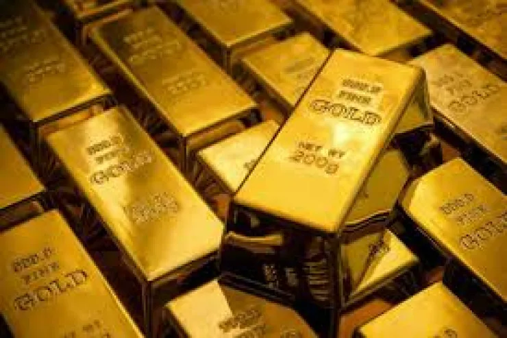 Ölkəyə yarım milyonluq qızıl  gətirən gömrükçüyə HÖKM OXUNDU 