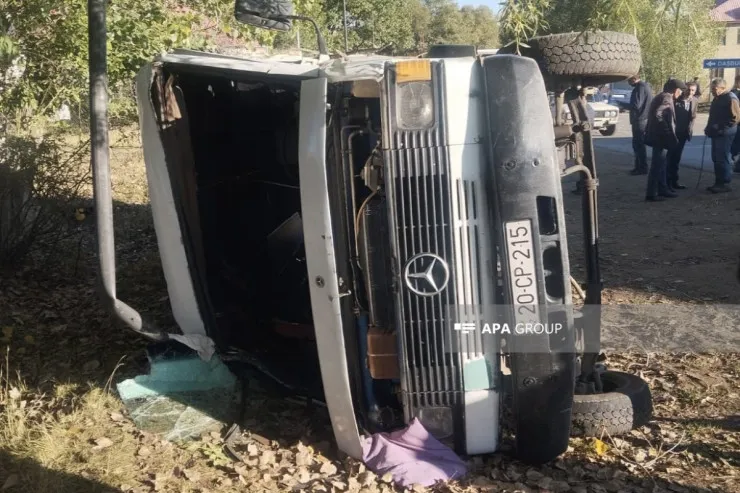 Azərbaycanda müəllimləri   daşıyan avtobus aşdı -  13 yaralı var  - YENİLƏNİB 