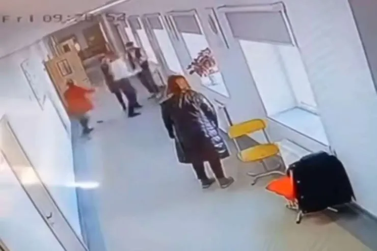 Xadiməni və şagirdi döyən direktor müavini İŞDƏN QOVULDU  - VİDEO 