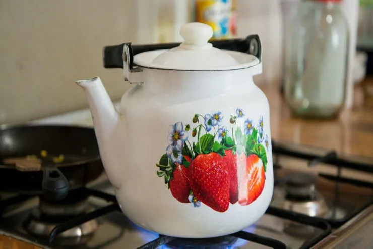 Çaydanı 10 dəqiqəyə ərpdən təmizləyir:  Soda və limon turşusundan daha yaxşı  məhlul