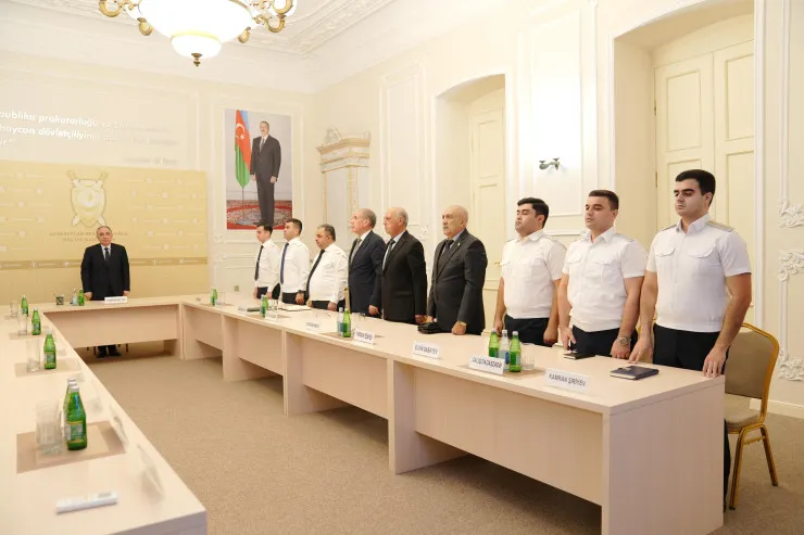 Kamran Əliyev şəhid prokurorların  ailələri və veteranlarla görüşdü