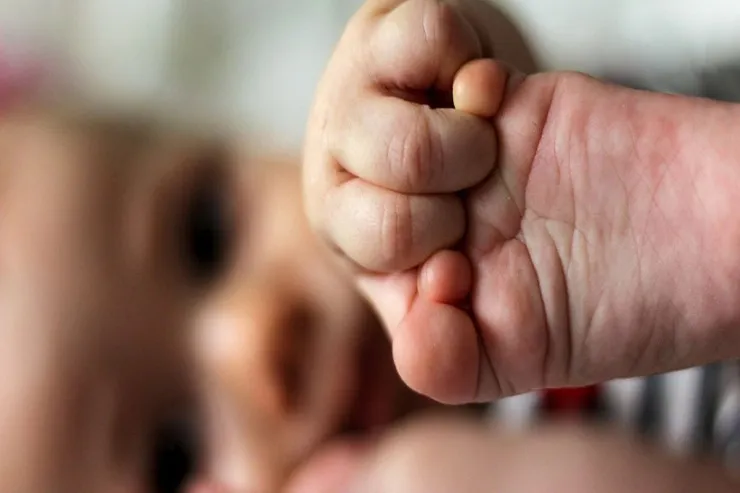 Valideynlər tətil zamanı 2 aylıq körpəni öldürdülər 