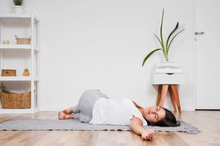 Bel ağrısından qurtulmağa  kömək edən ən sadə poza 