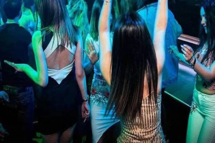 Qardaşı arvadını barda tutan  kişi CƏRİMƏLƏNDİ - BAKIDA 