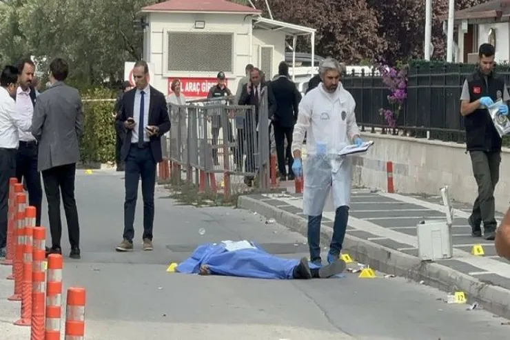 Məhkəmə zalında  dalaşdığı adamı küçəyə çıxan kimi öldürdü 