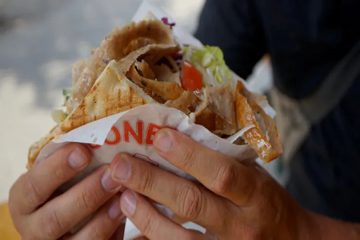 Lənkəranda çay evində dönər yeyən  HƏBS OLUNDU