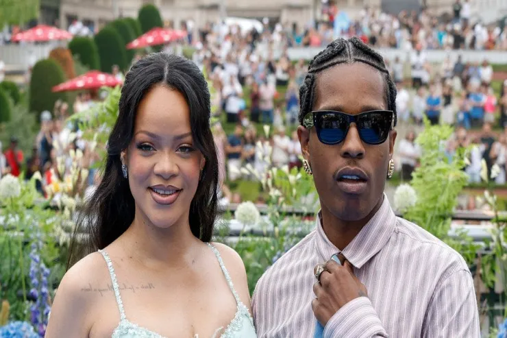 Rihanna gizlincə nikaha girib?  - Reperin açıqlaması sual doğurdu