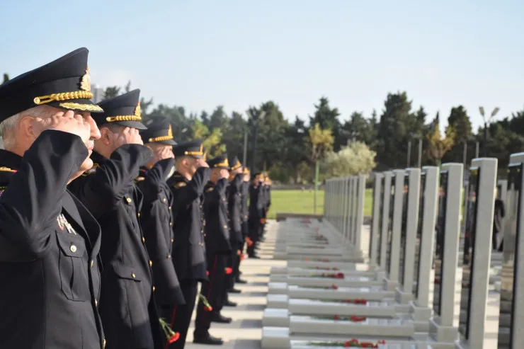 DİN-in hərbi qulluqçuları və polis əməkdaşları Zəfər parkını ziyarət ediblər - VİDEO 