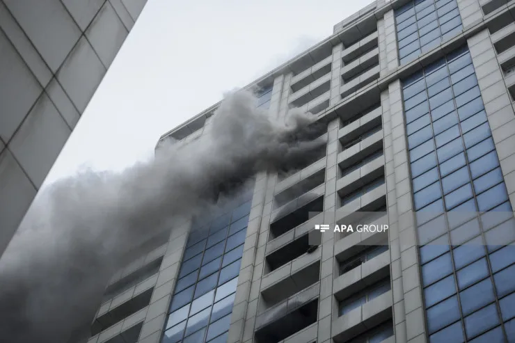 Bakıda binada yanğın 