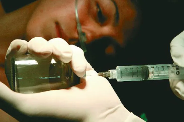 Məşhur aktrisa əri ilə birlikdə  klinikada intihar etdi 