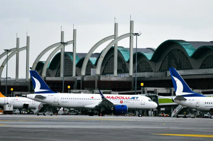 Zəlzələyə görə bu hava limanında uçuşlar dayandı 