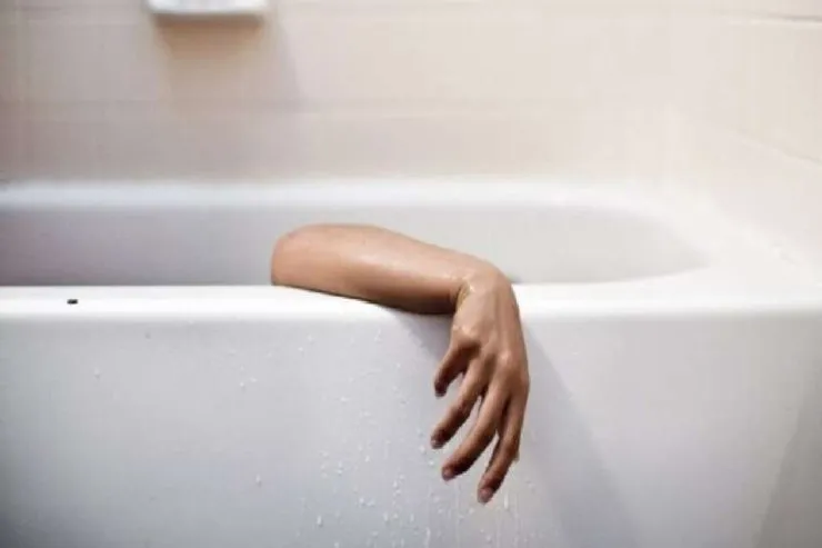 Sumqayıtda yataqxanada FACİƏ: hamamda yıxılıb öldü 