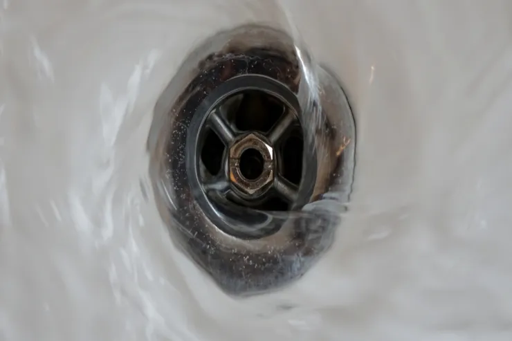 Paket çayı ilə  əlüzyuyandakı tıxacı   5 dəqiqəyə açın