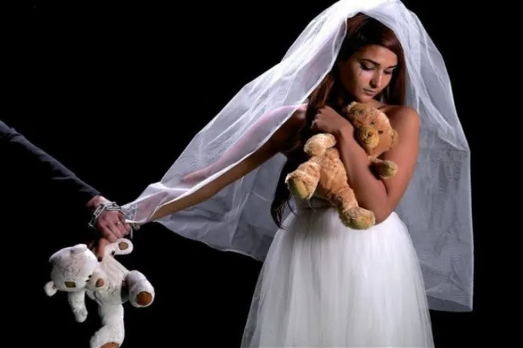 14 yaşlı qız iki həftədə iki kişiyə  ərə verildi