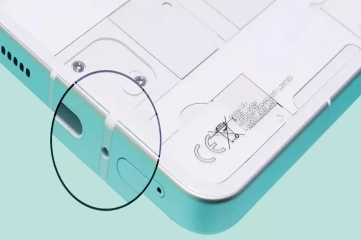 Telefonların böyründəki dəlik  nə üçündür?