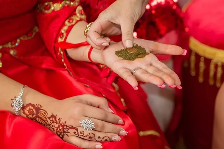 Yuxuda xına  görmək nə deməkdir?