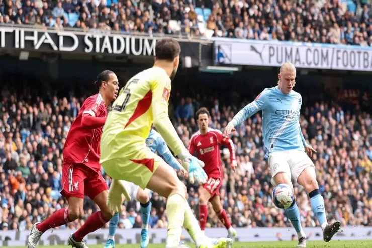 “Mançester Siti” “Liverpul”u darmadağın edib  finala çıxdı