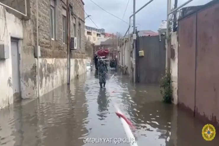 FHN: Keşlə qəsəbəsində ümumilikdə 58 nəfər vətəndaş təxliyə edildi -VİDEO 